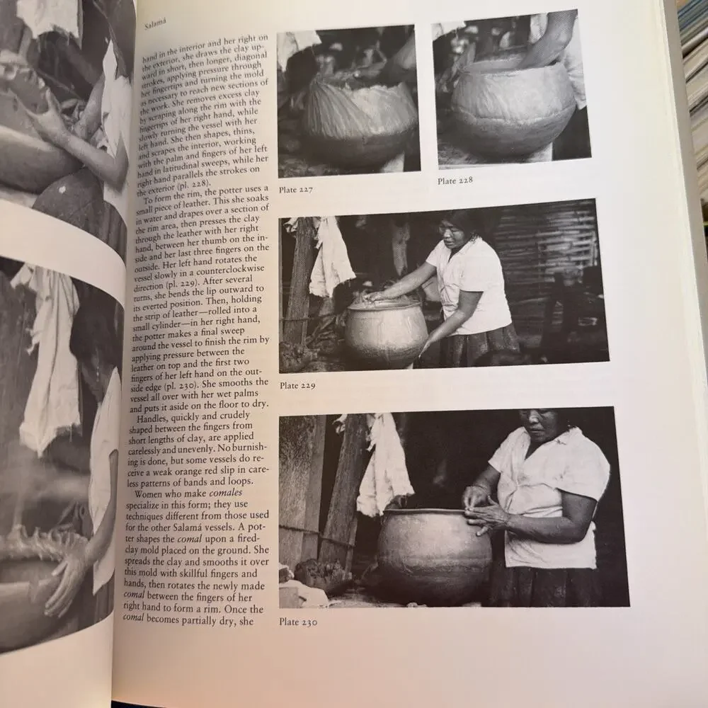 The Traditional Pottery‎ of Guatemala Hardcover Ruben Reina & Robert M. HILL